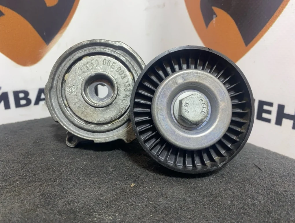 Натяжитель ремня генератора Audi Q7 2009 4L