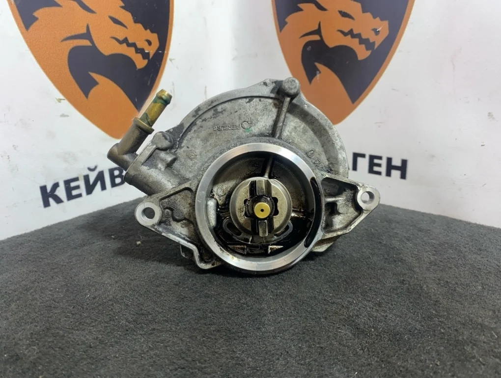 Вакуумный насос Audi A5 2009 8T