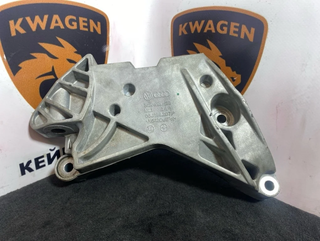 Кронштейн двигателя Skoda Octavia 2016 A7