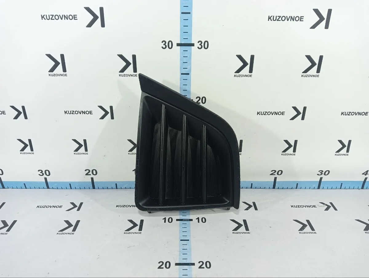 Заглушка в бампер Toyota Corolla 2013-2018 E180