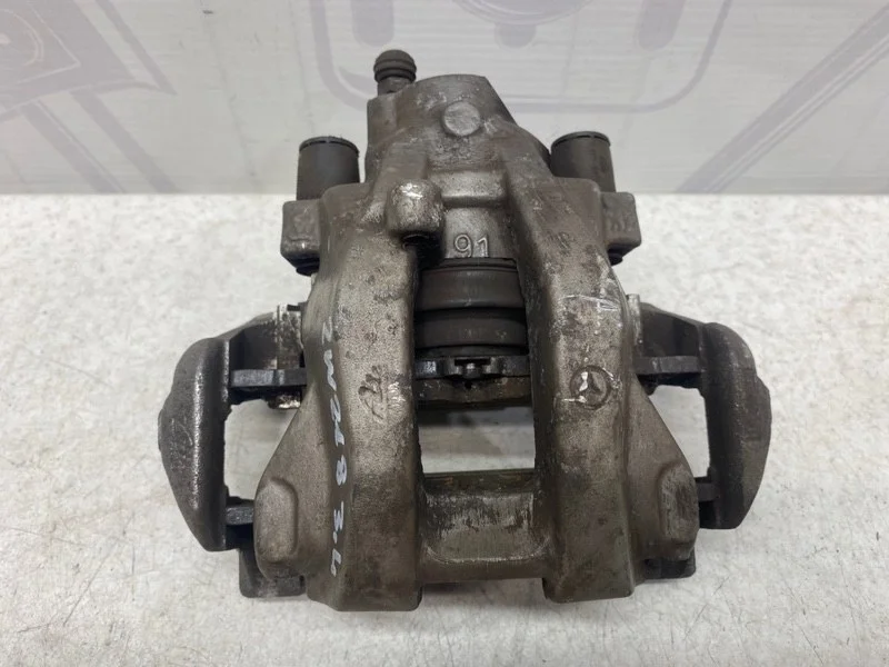 Тормозной суппорт задний левый Mercedes-benz CLS 2011 C218