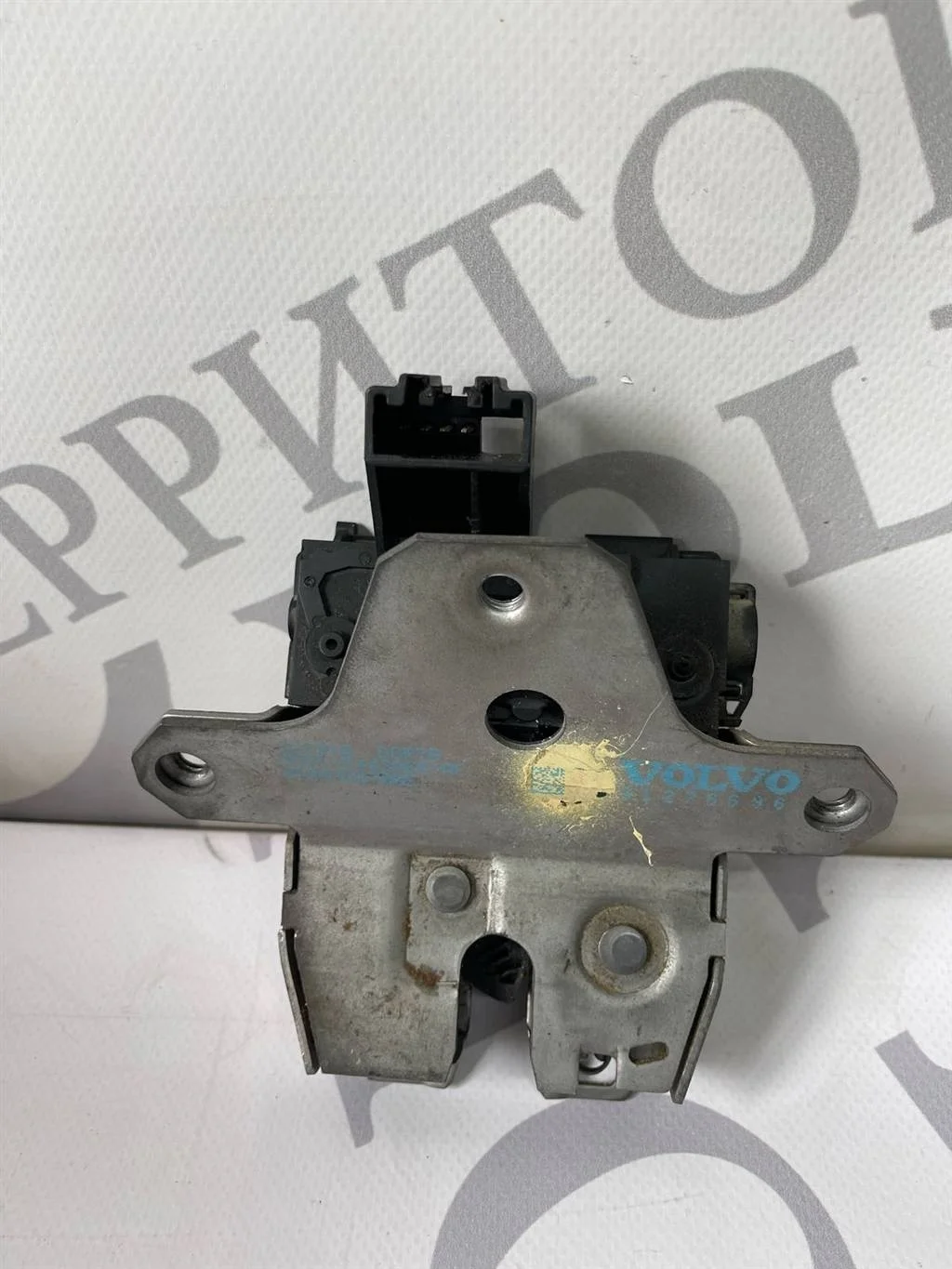 Замок багажника