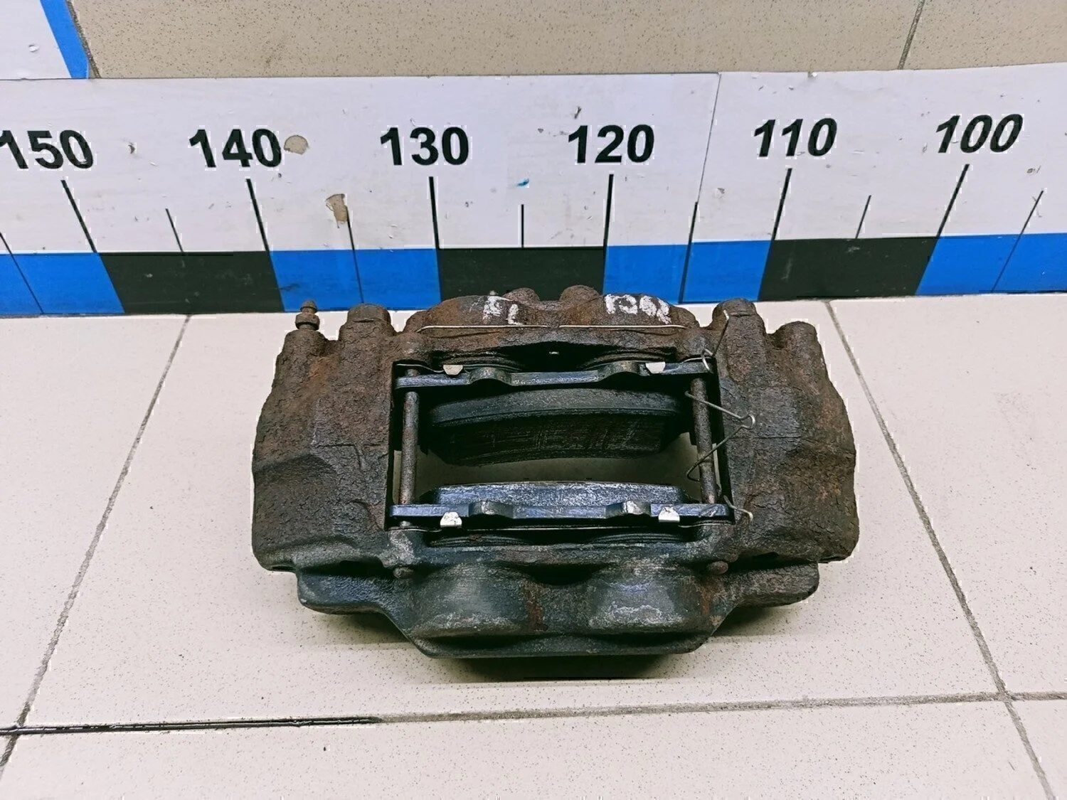 Суппорт передний левый GX460 2009>