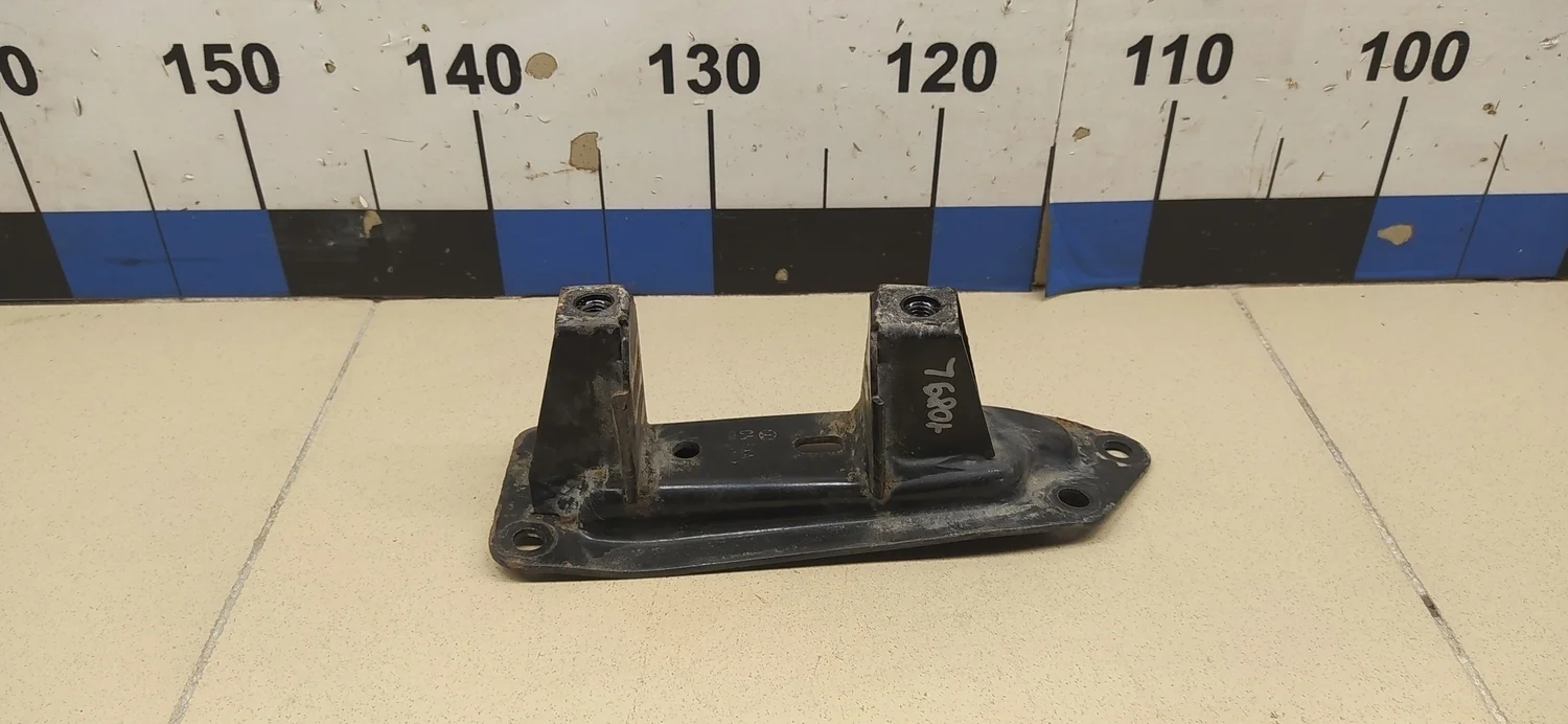 Кронштейн КПП левый Fabia 2007-2015