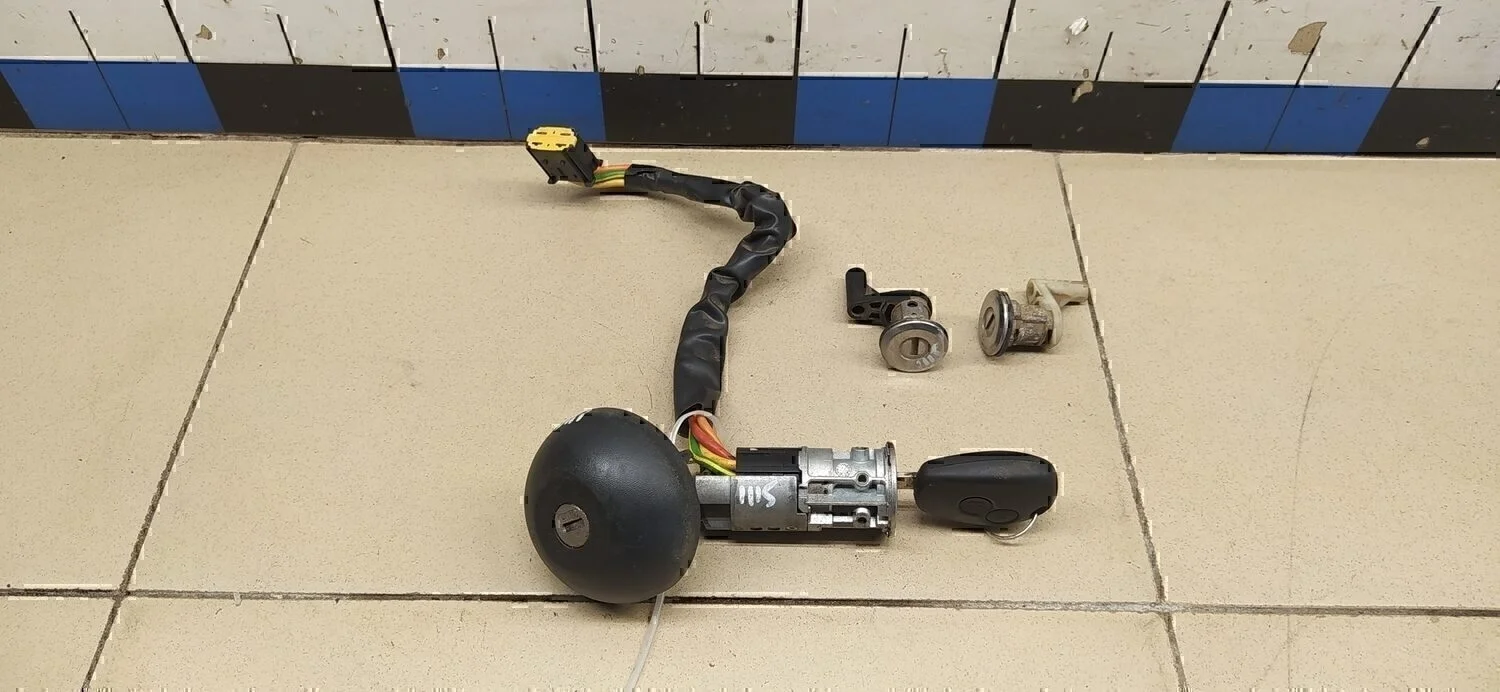 Замок зажигания Duster 2012>