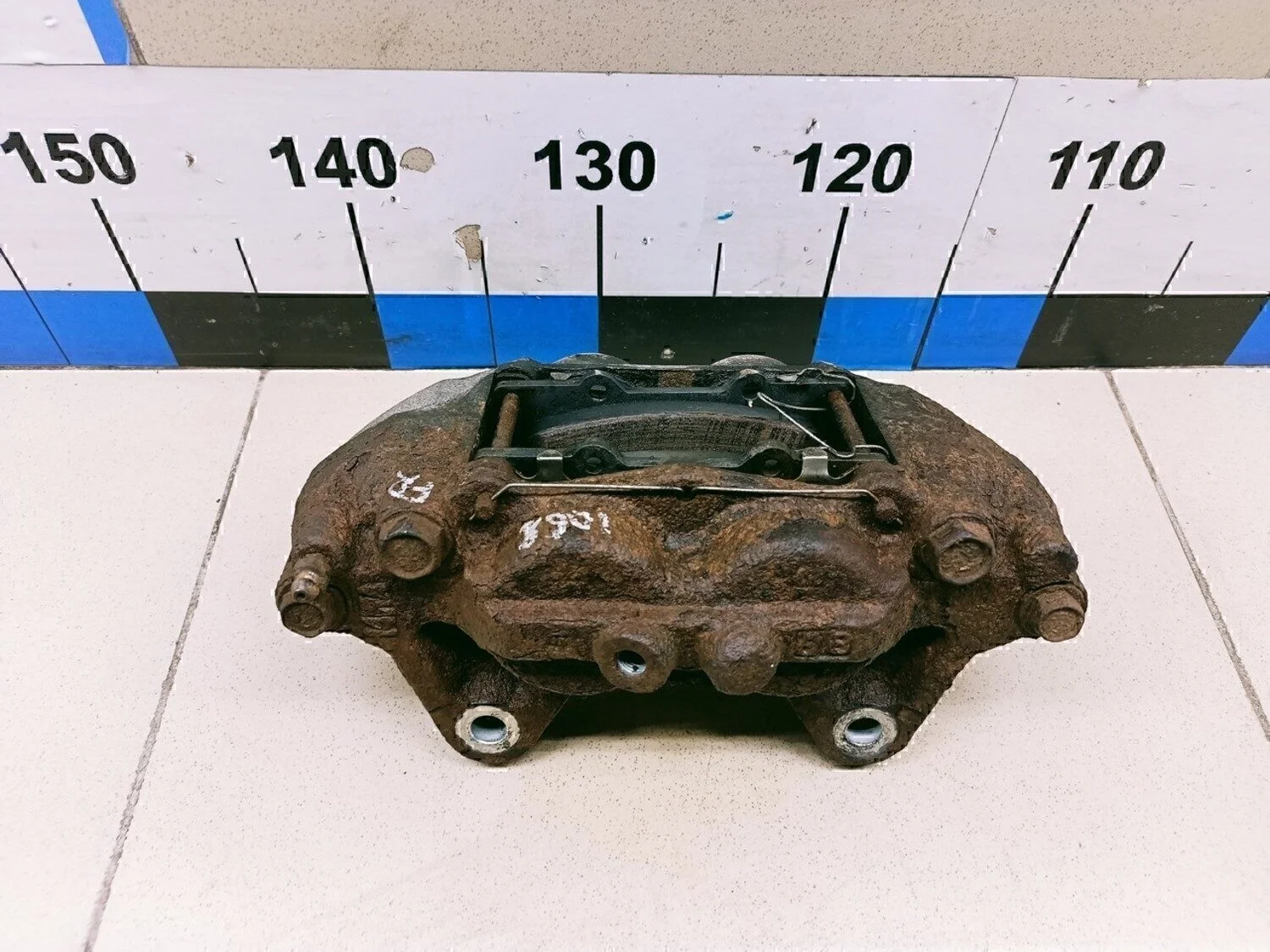 Суппорт передний правый GX460 2009>