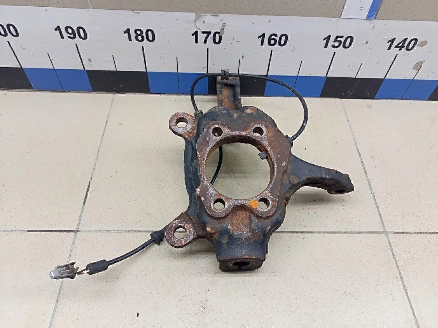 Кулак поворотный передний левый Qashqai (J10) 2006-2014