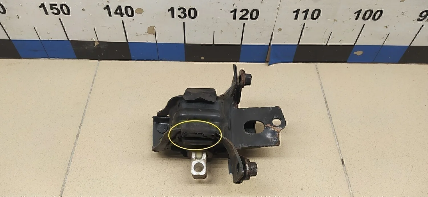 Опора КПП левая Fabia 1999-2006