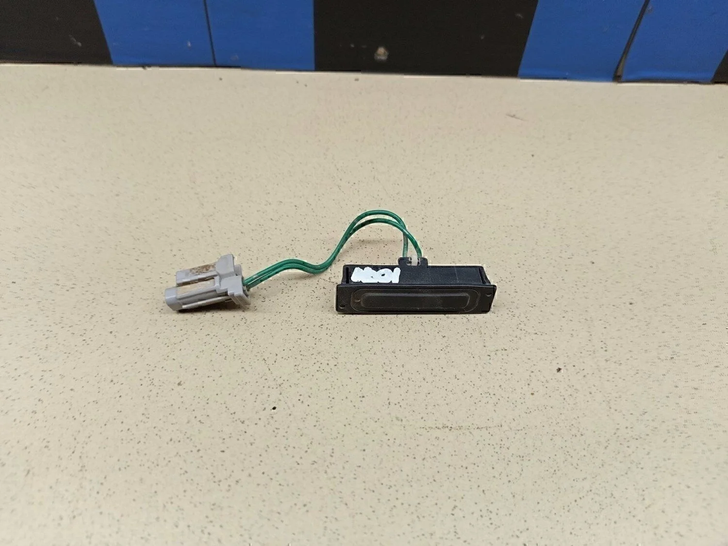 Кнопка открывания багажника Qashqai (J10) 2006-2014