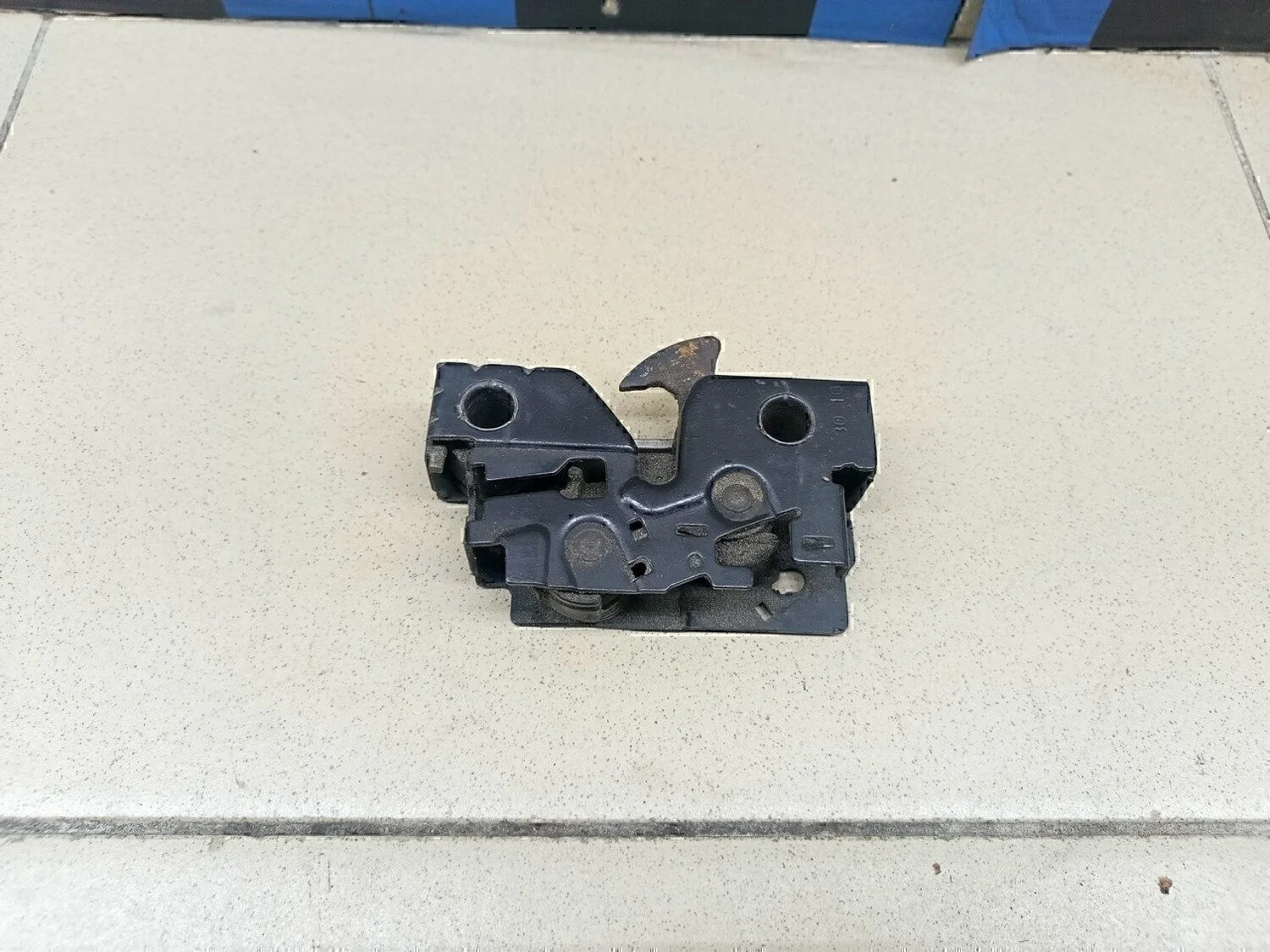 Замок капота Polo (Sed RUS) 2011>