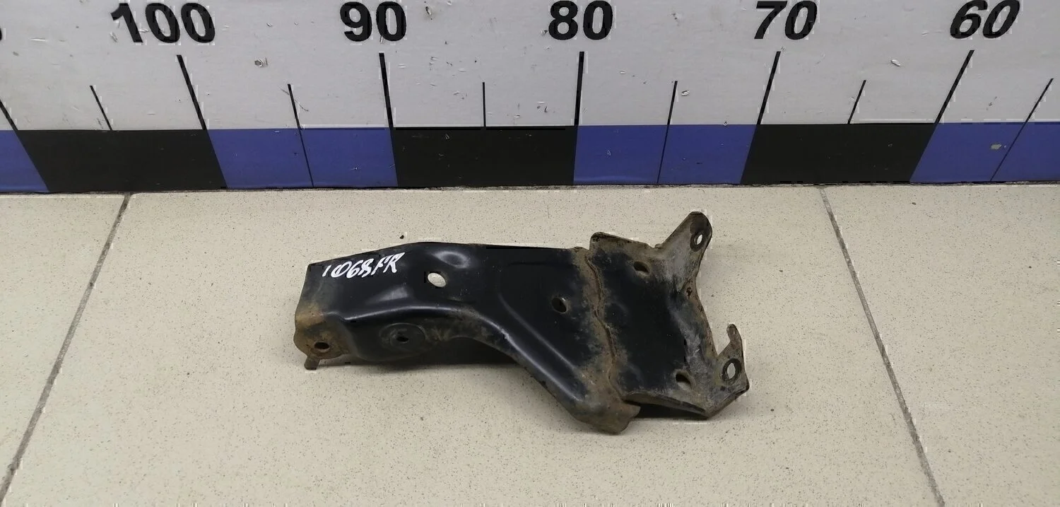 Кронштейн усилителя переднего бампера правый GX460 2009>