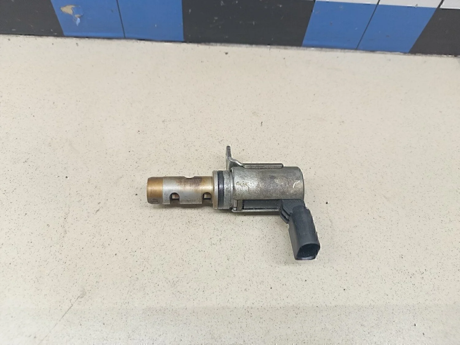 Клапан электромагн. изменения фаз ГРМ Tiguan 2007-2011