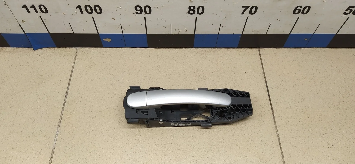 Ручка двери задней наружная правая Fabia 2007-2015