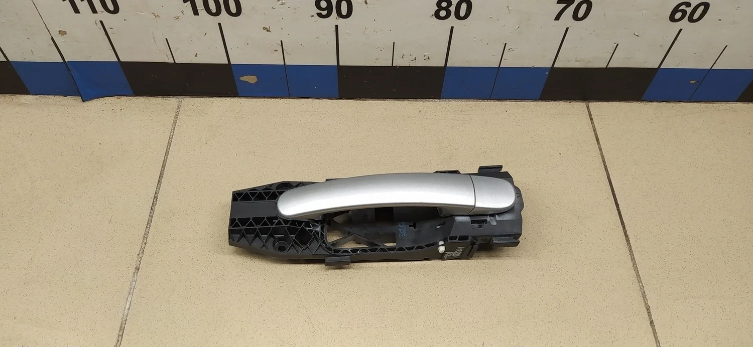 Ручка двери задней наружная левая Fabia 2007-2015