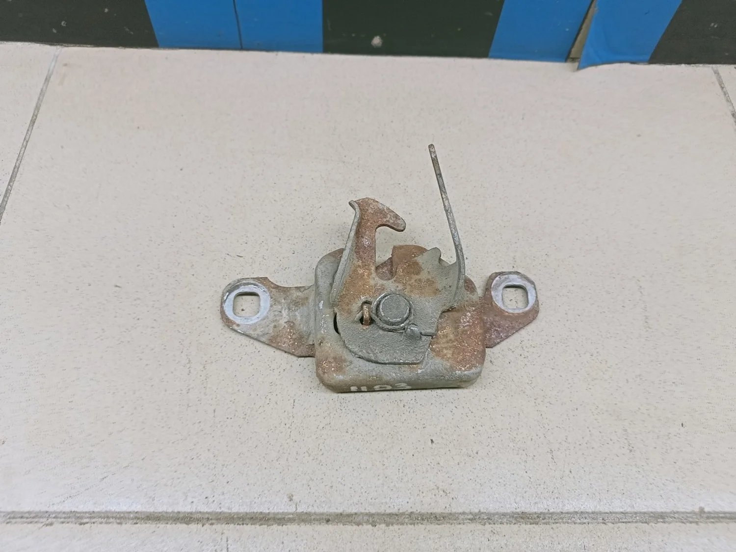 Замок капота Logan 2005-2014