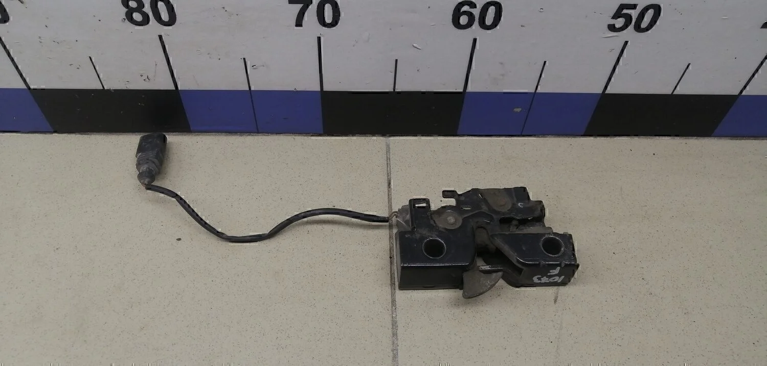 Замок капота Polo (Sed RUS) 2011>