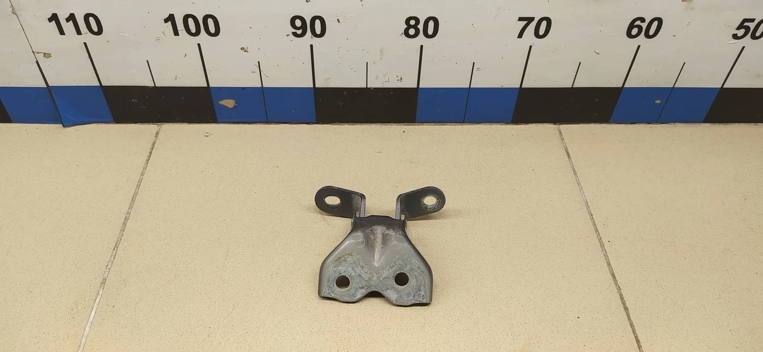 Петля двери передней левой нижняя Solaris 2010-2017