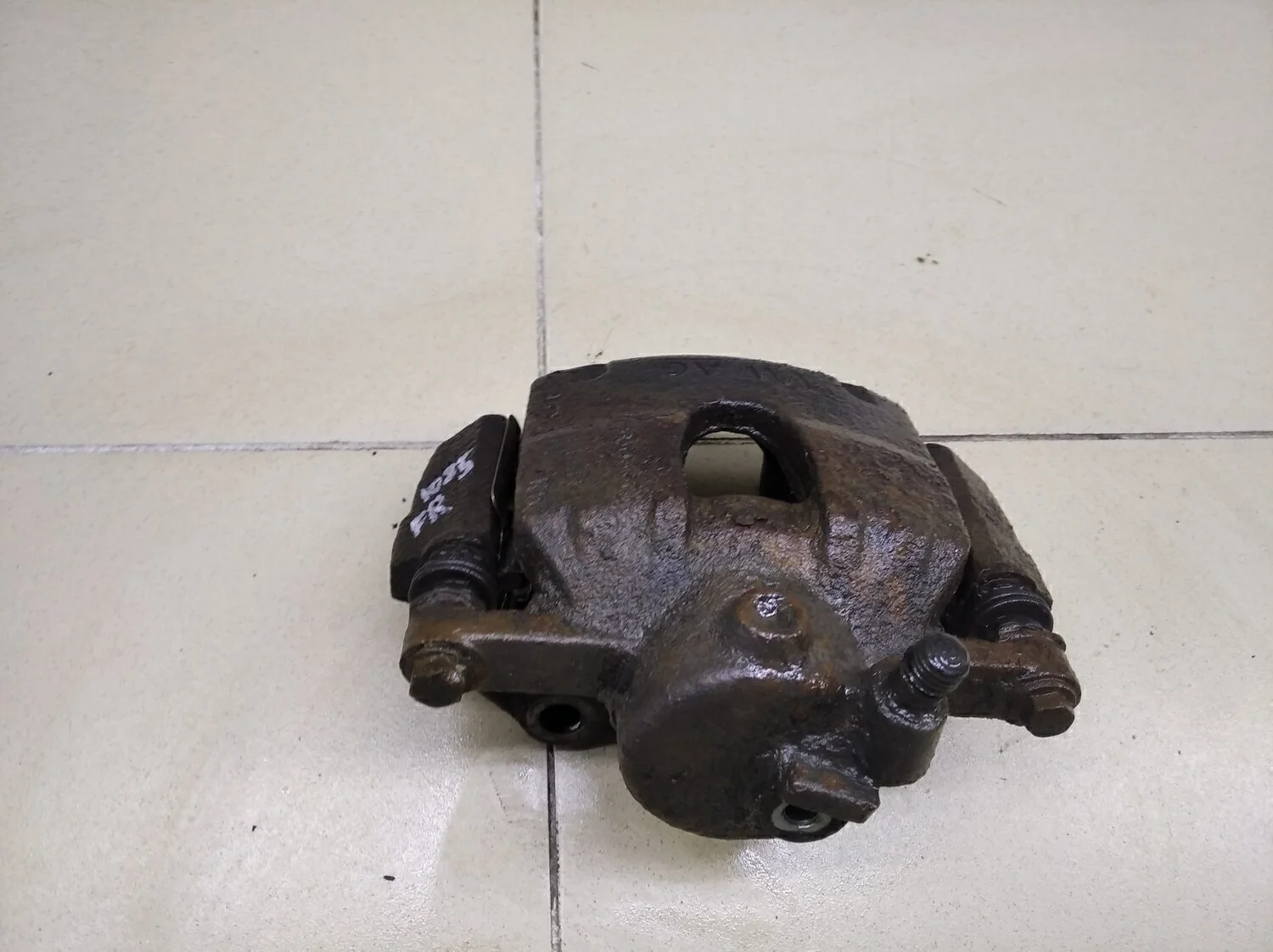 Суппорт передний правый Fabia 2007-2015