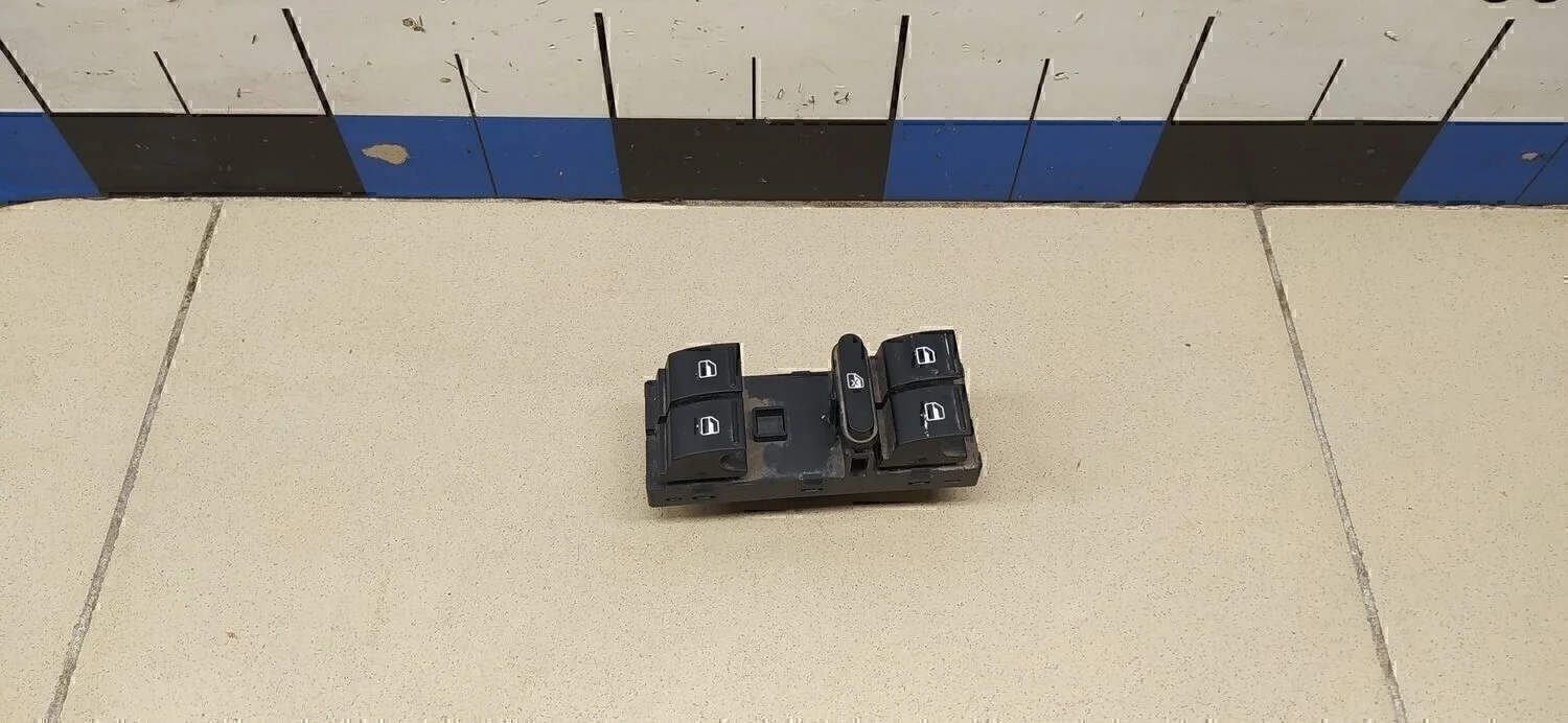 Блок управления стеклоподъемниками Passat [B6] 2005-2010