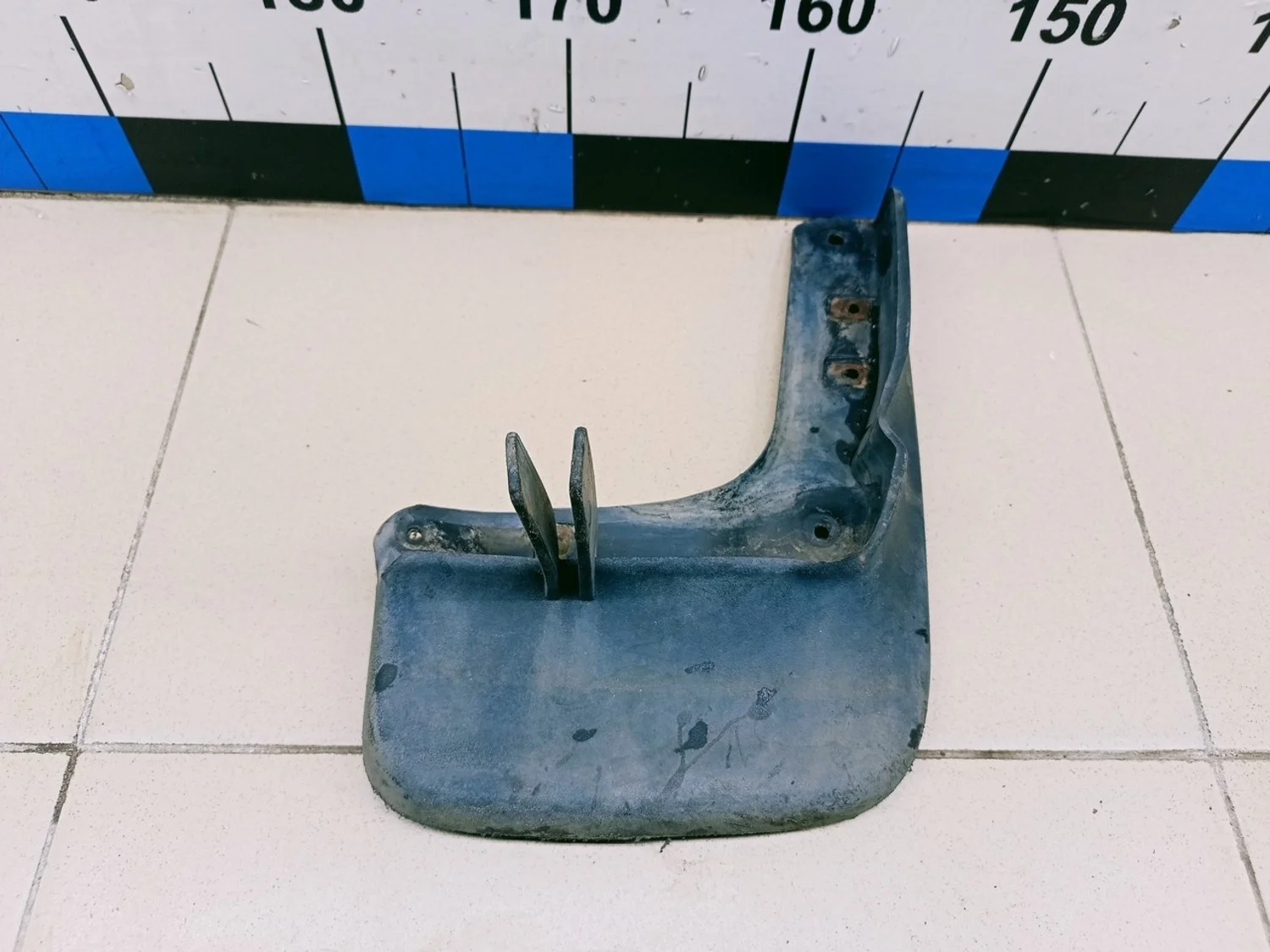 Брызговик передний правый Polo (Sed RUS) 2011>