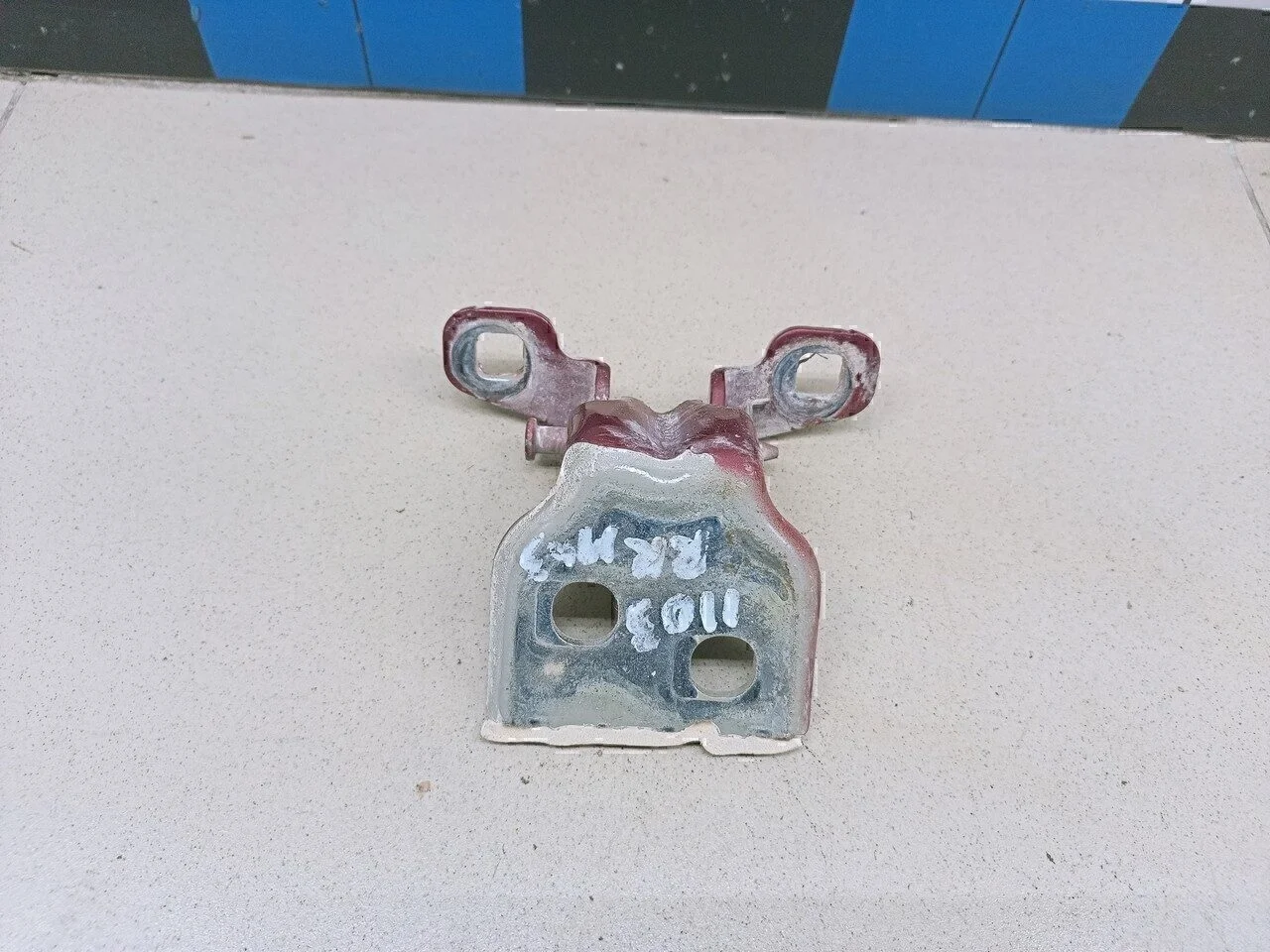 Петля двери Duster 2012>