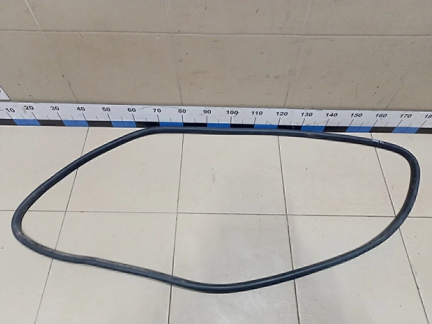 Уплотнитель двери Tiguan 2011-2016