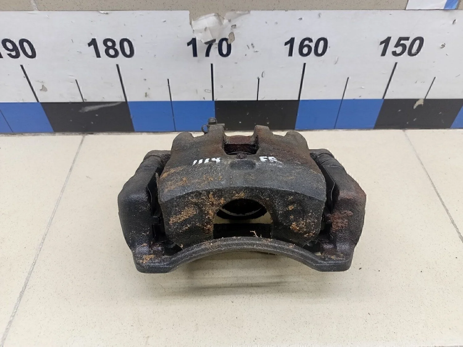 Суппорт передний правый Solaris 2010-2017