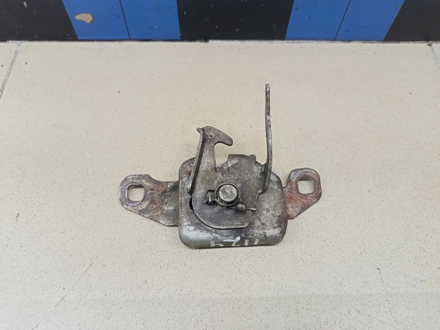 Замок капота Logan 2005-2014