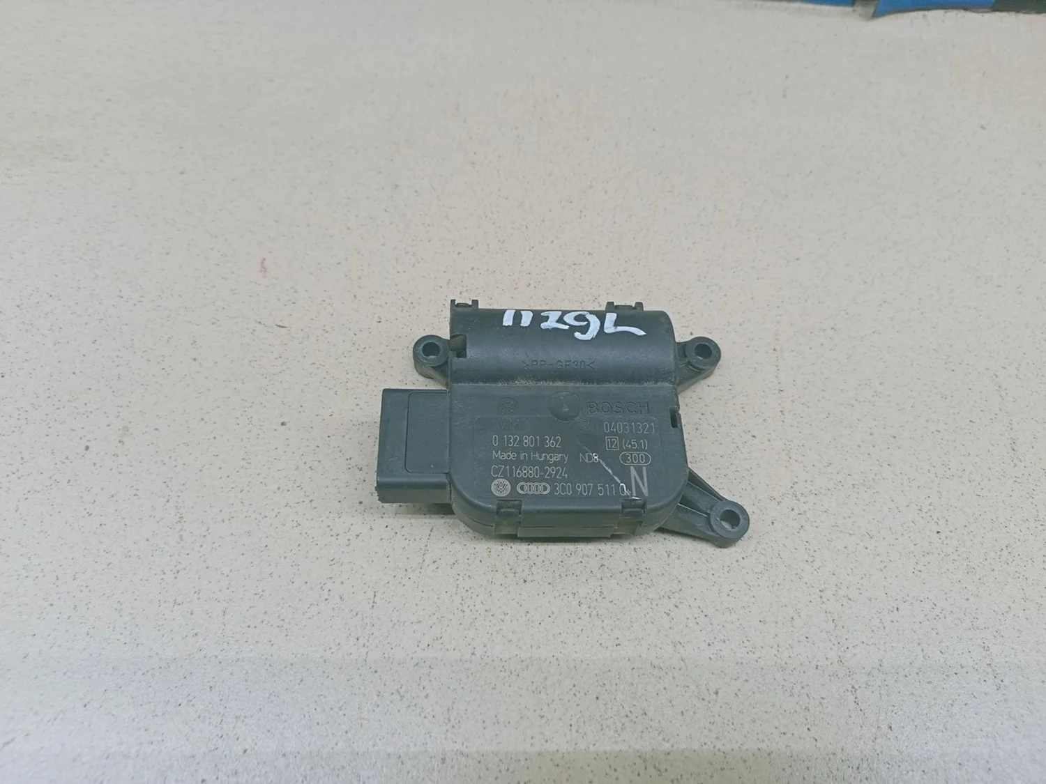 Моторчик заслонки отопителя Passat [B6] 2005-2010