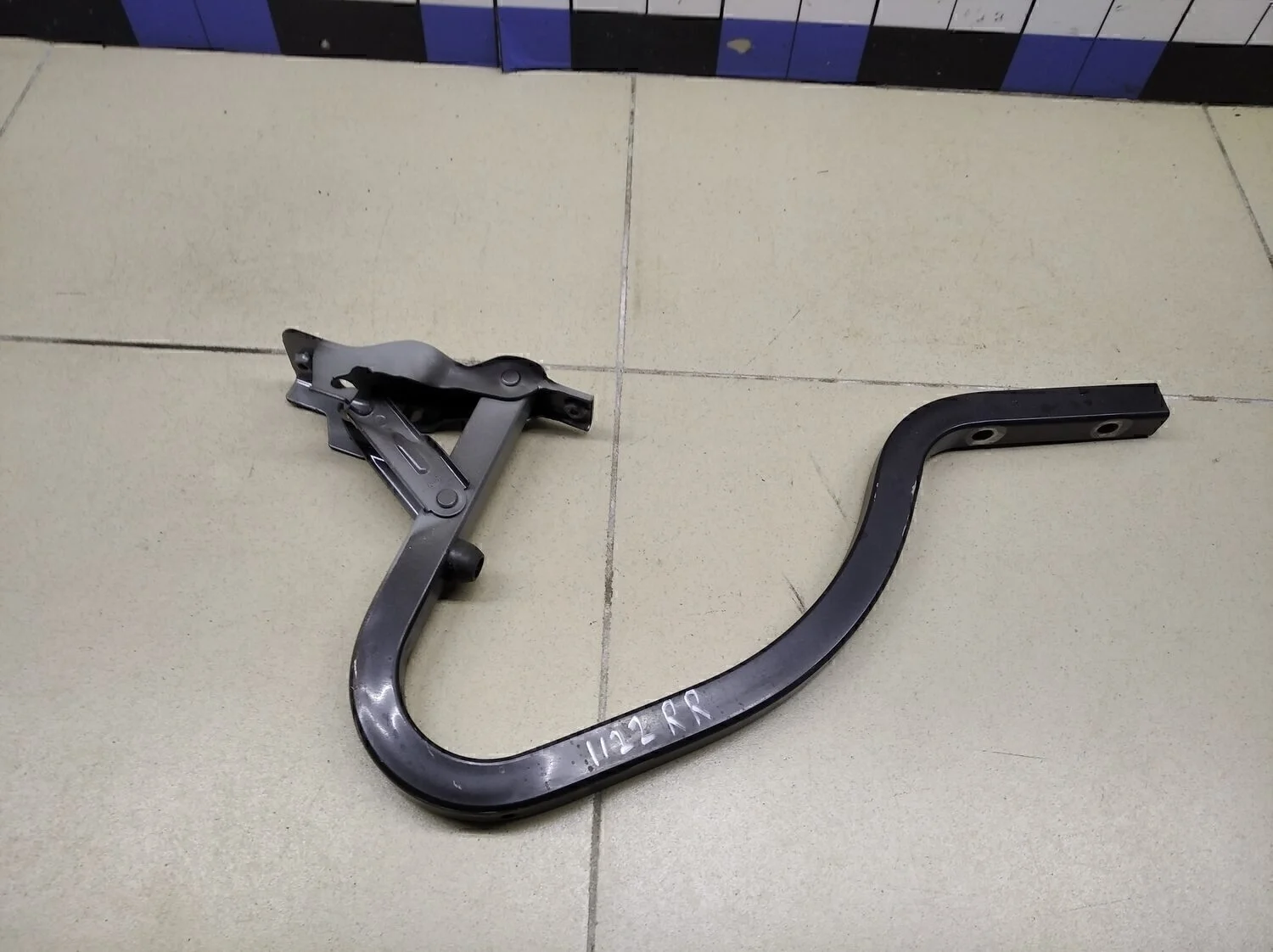 Петля крышки багажника Solaris 2010-2017