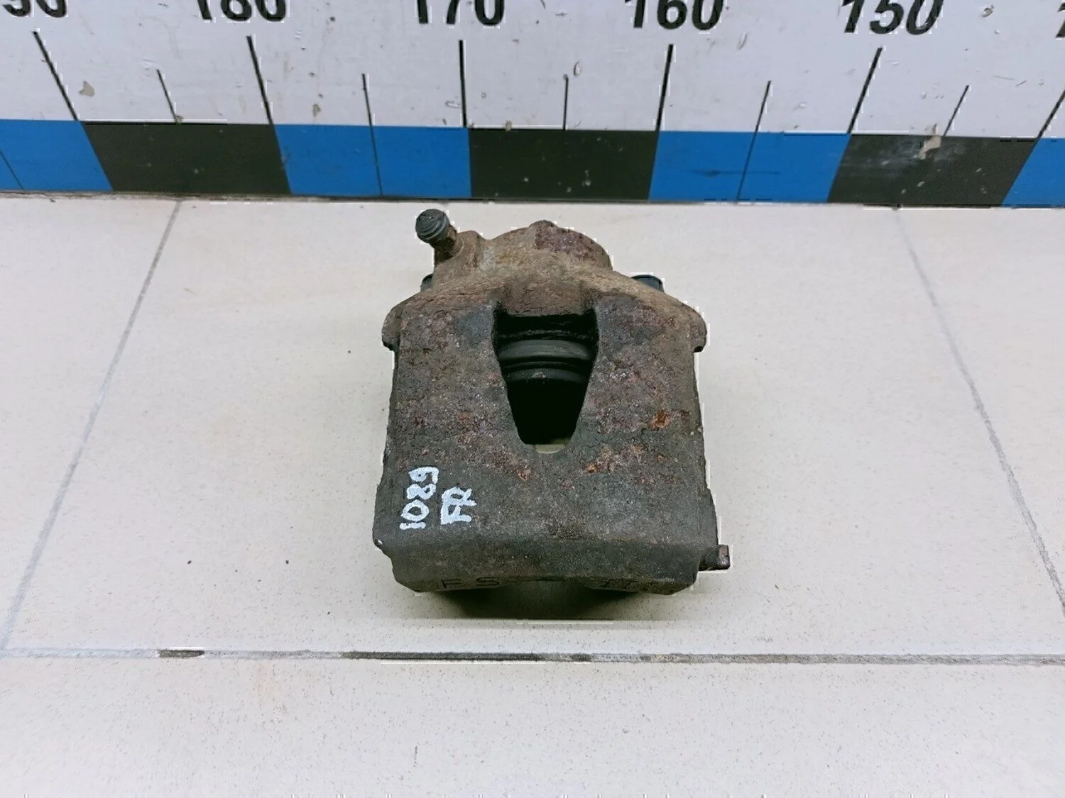 Суппорт передний правый A3 (8L1) 1996-2003