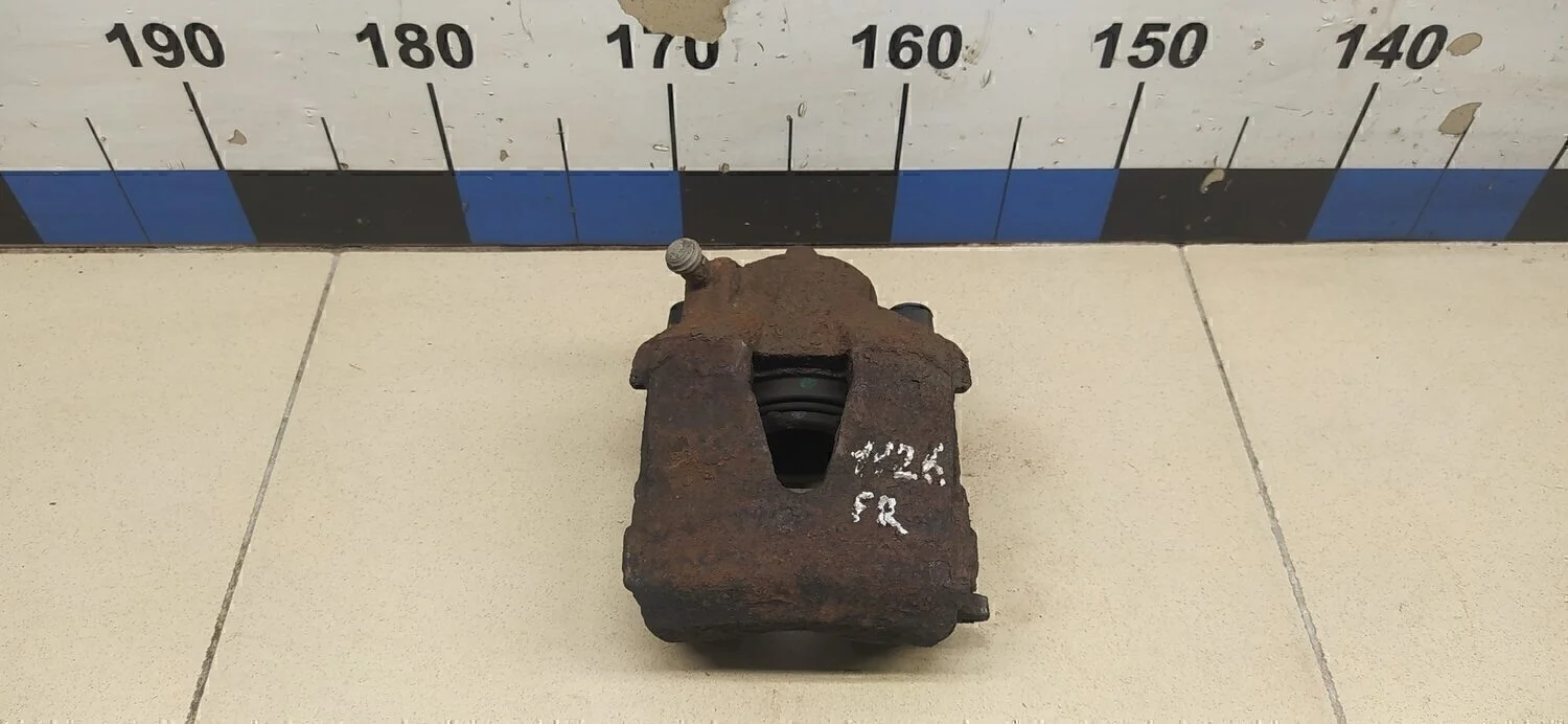 Суппорт передний правый A3 (8L1) 1996-2003