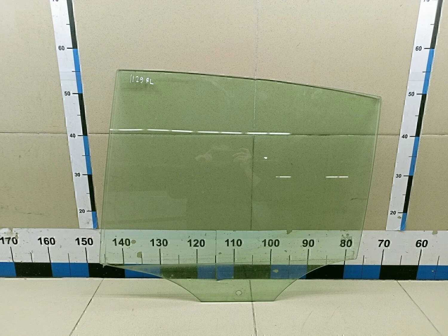 Стекло двери задней левой Golf V Plus 2005-2014