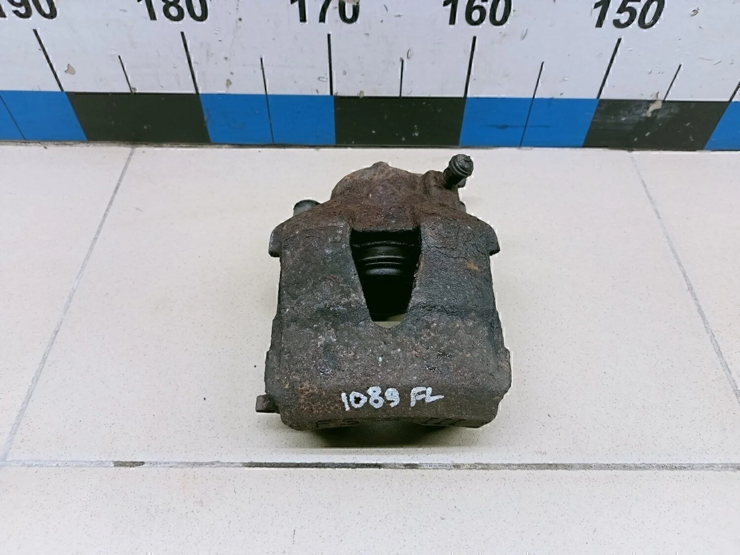 Суппорт передний левый A3 (8L1) 1996-2003