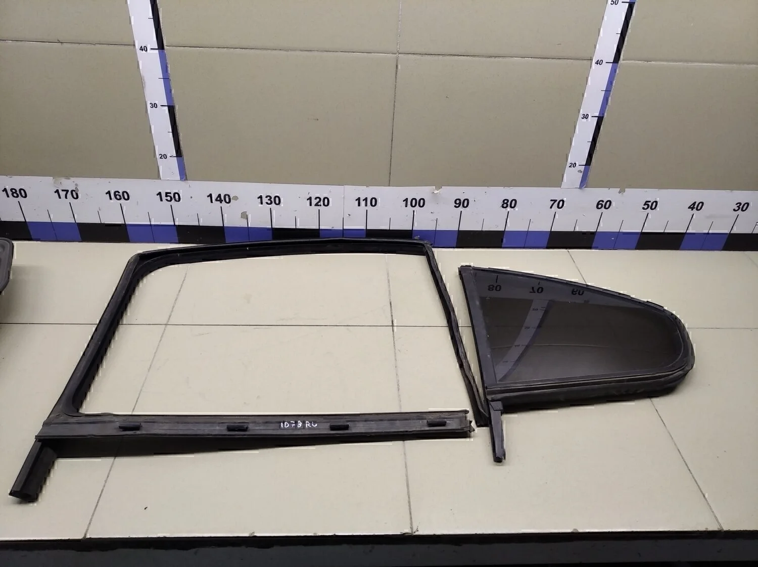 Стекло двери задней левой (форточка) Octavia (A5 1Z-) 2004-2013