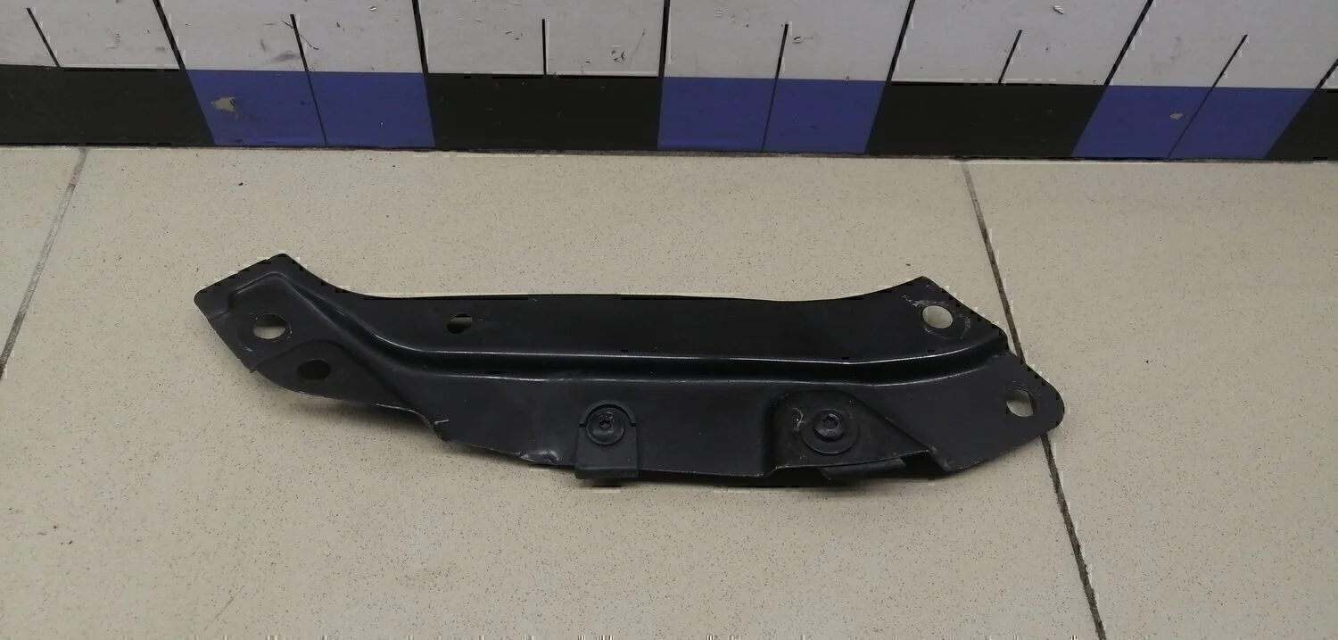 Кронштейн фар правый Polo (Sed RUS) 2011>