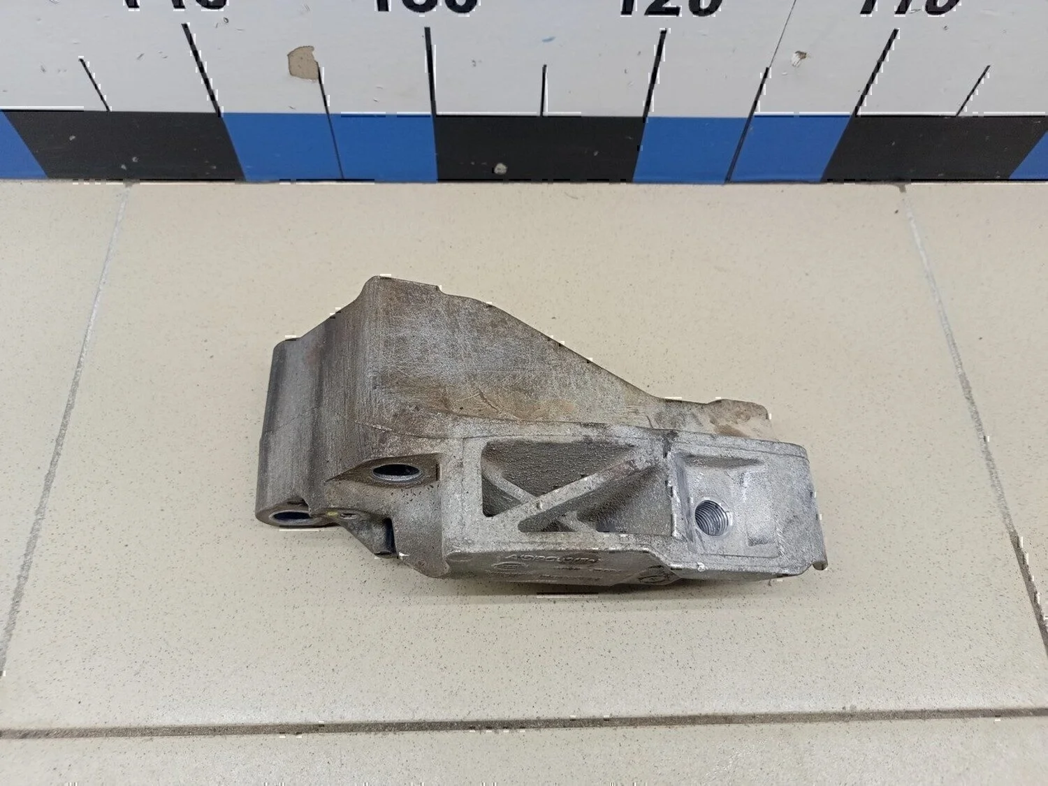 Кронштейн опоры двигателя Qashqai (J10) 2006-2014