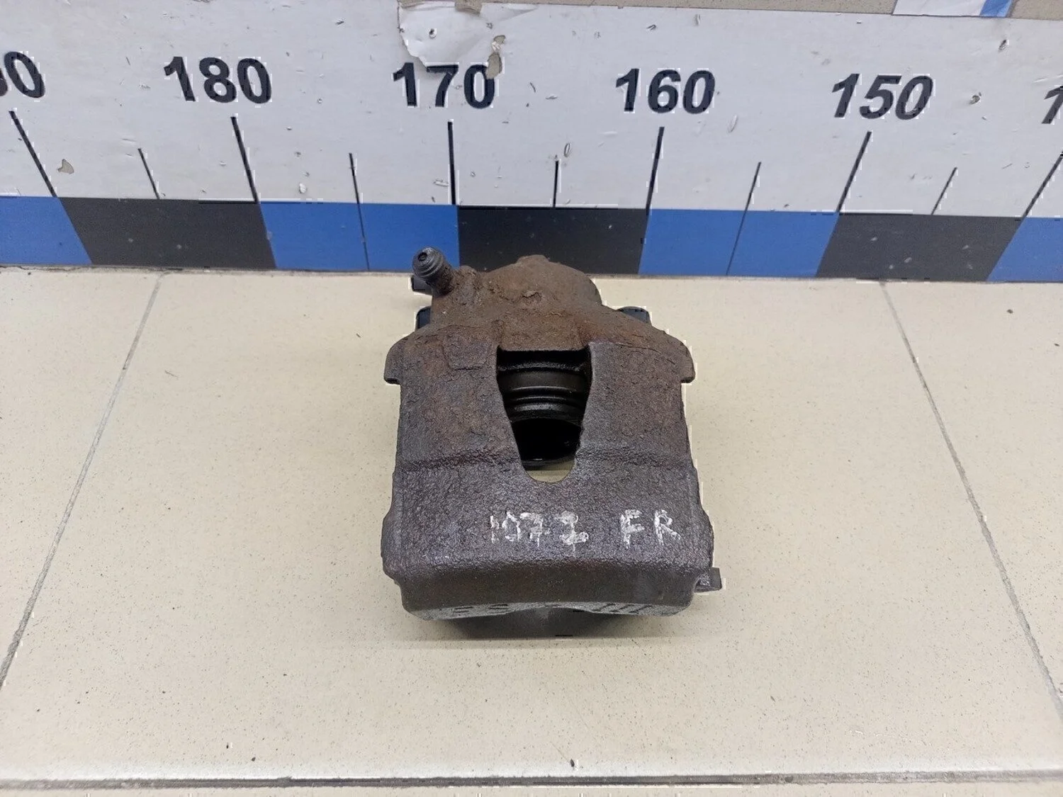 Суппорт передний правый A3 (8L1) 1996-2003