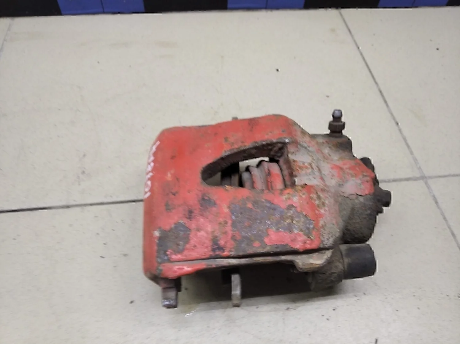 Суппорт передний правый A3 (8L1) 1996-2003