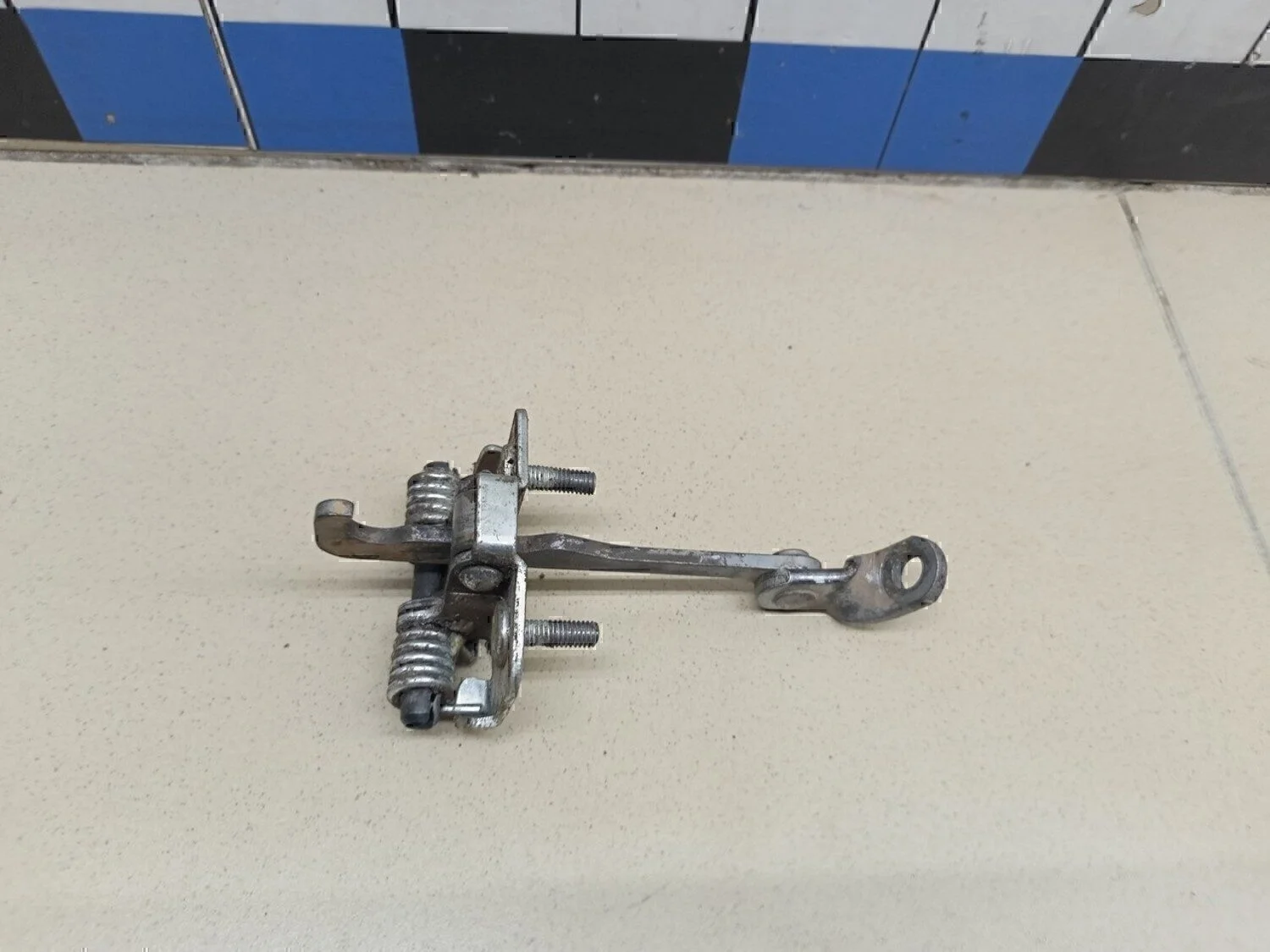 Ограничитель двери Duster 2012>