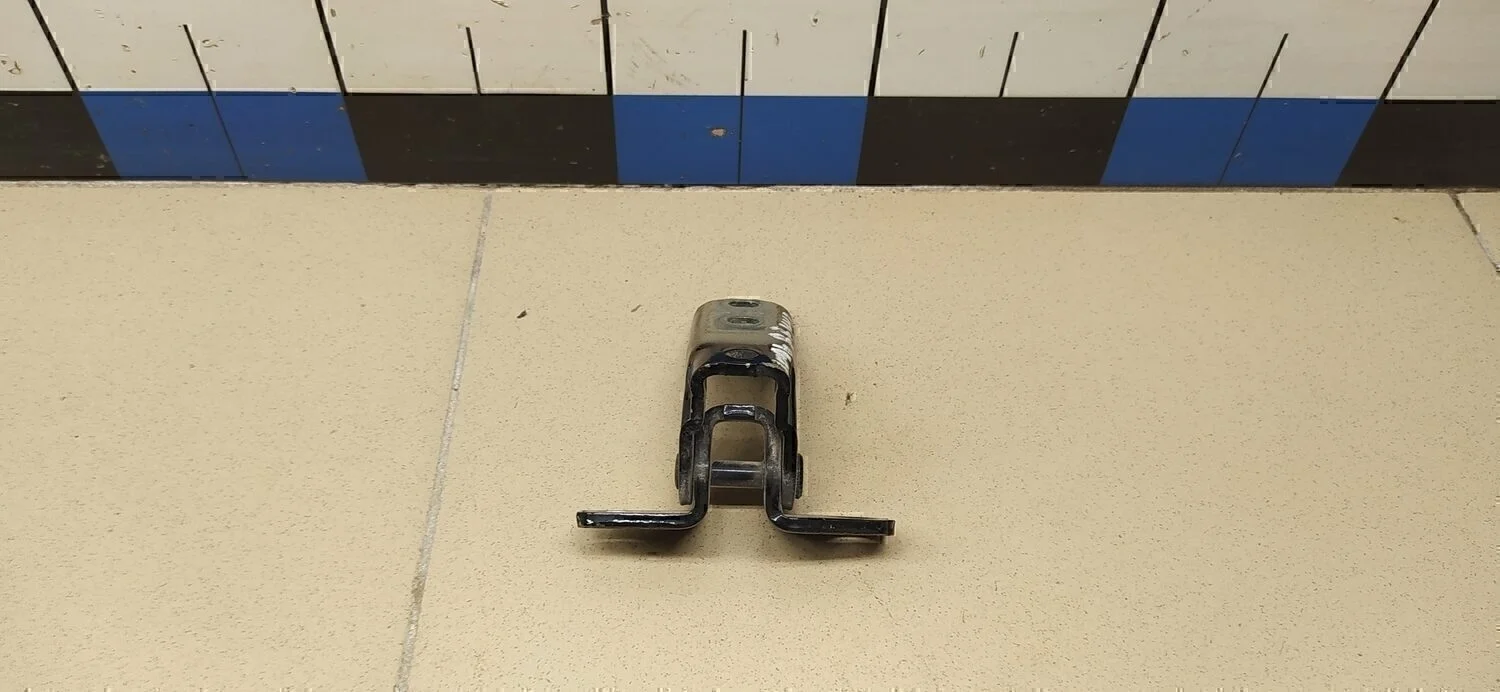 Петля двери ASX 2010-2016