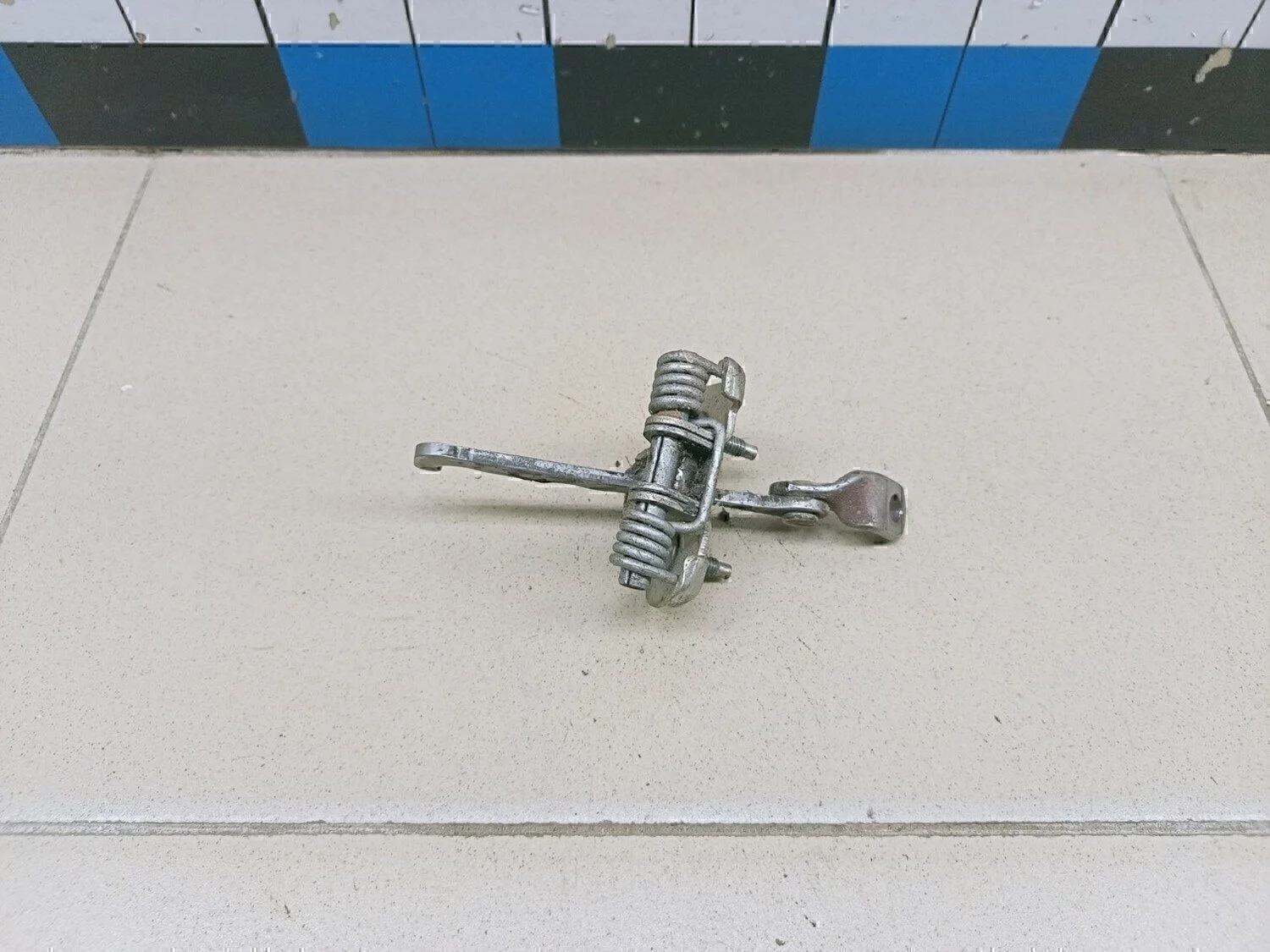 Ограничитель двери Duster 2012>