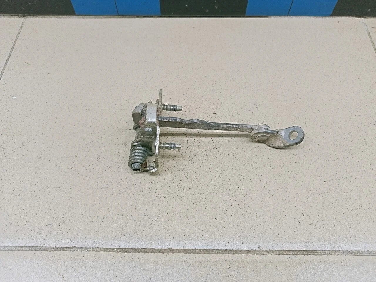 Ограничитель двери Duster 2012>