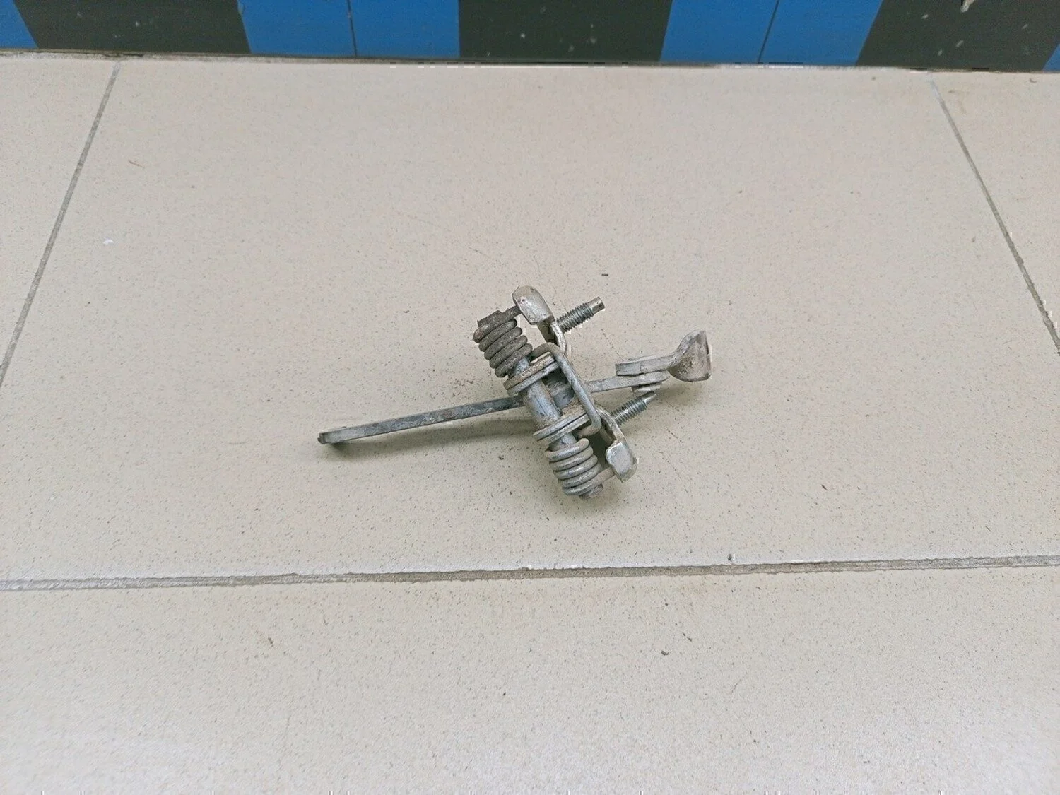 Ограничитель двери Duster 2012>