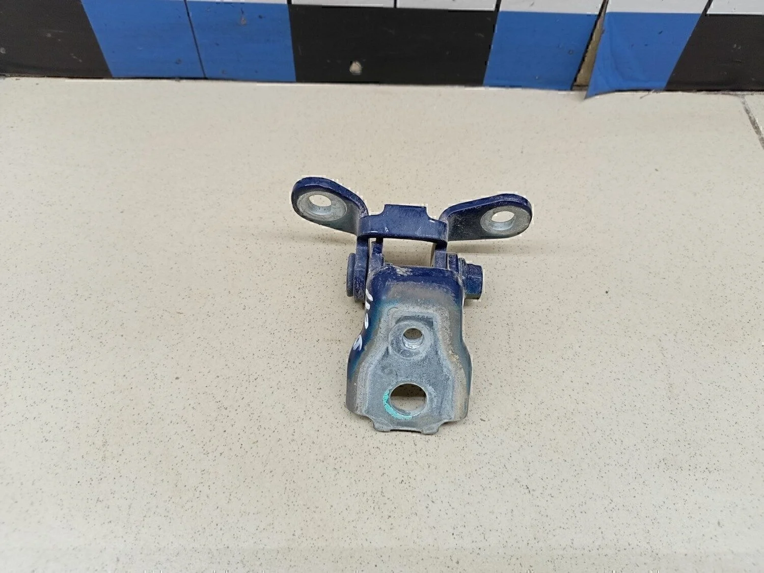 Петля двери Fabia 2007-2015