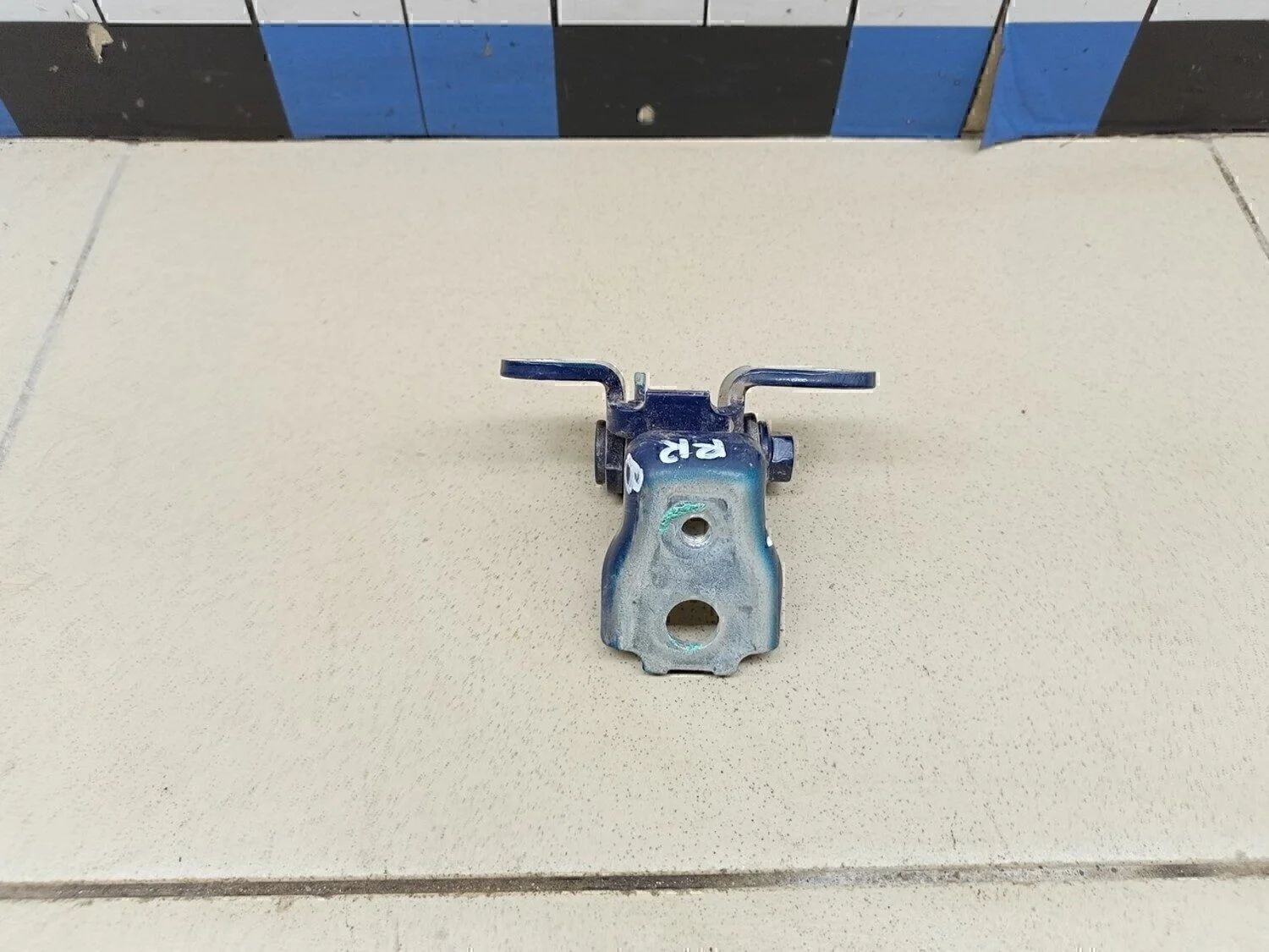 Петля двери Fabia 2007-2015