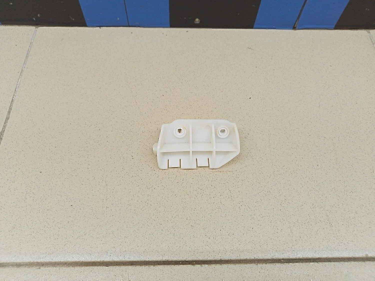 Кронштейн заднего бампера левый Qashqai (J10) 2006-2014