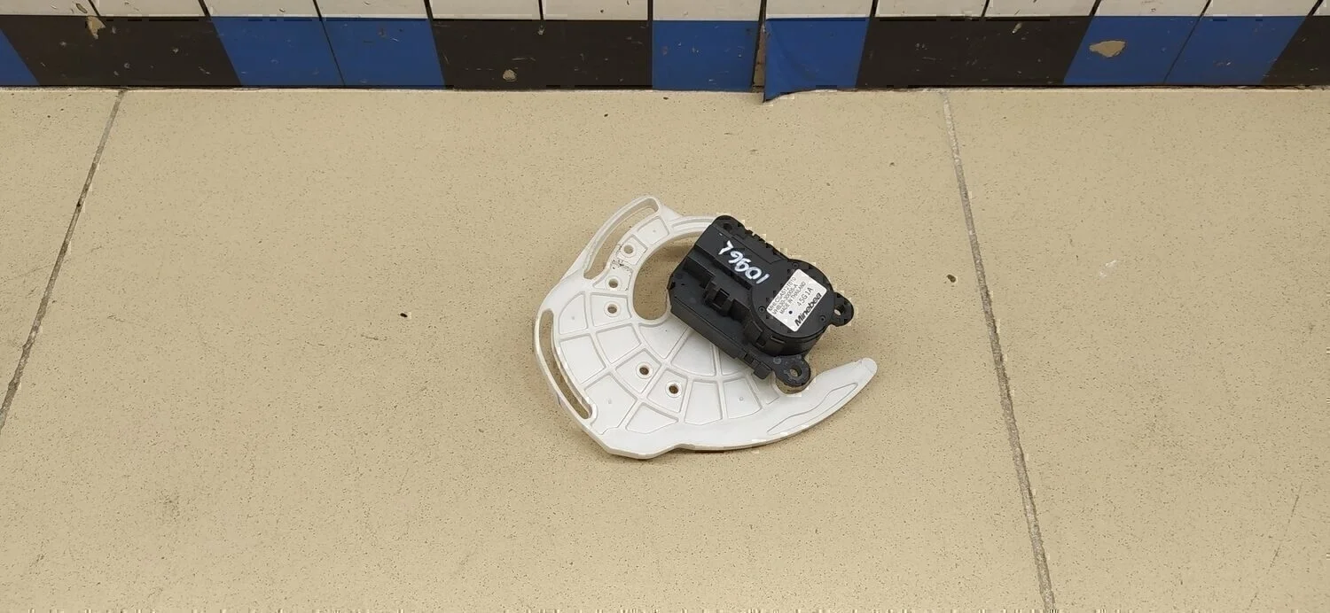 Моторчик заслонки отопителя RIO 2000-2004