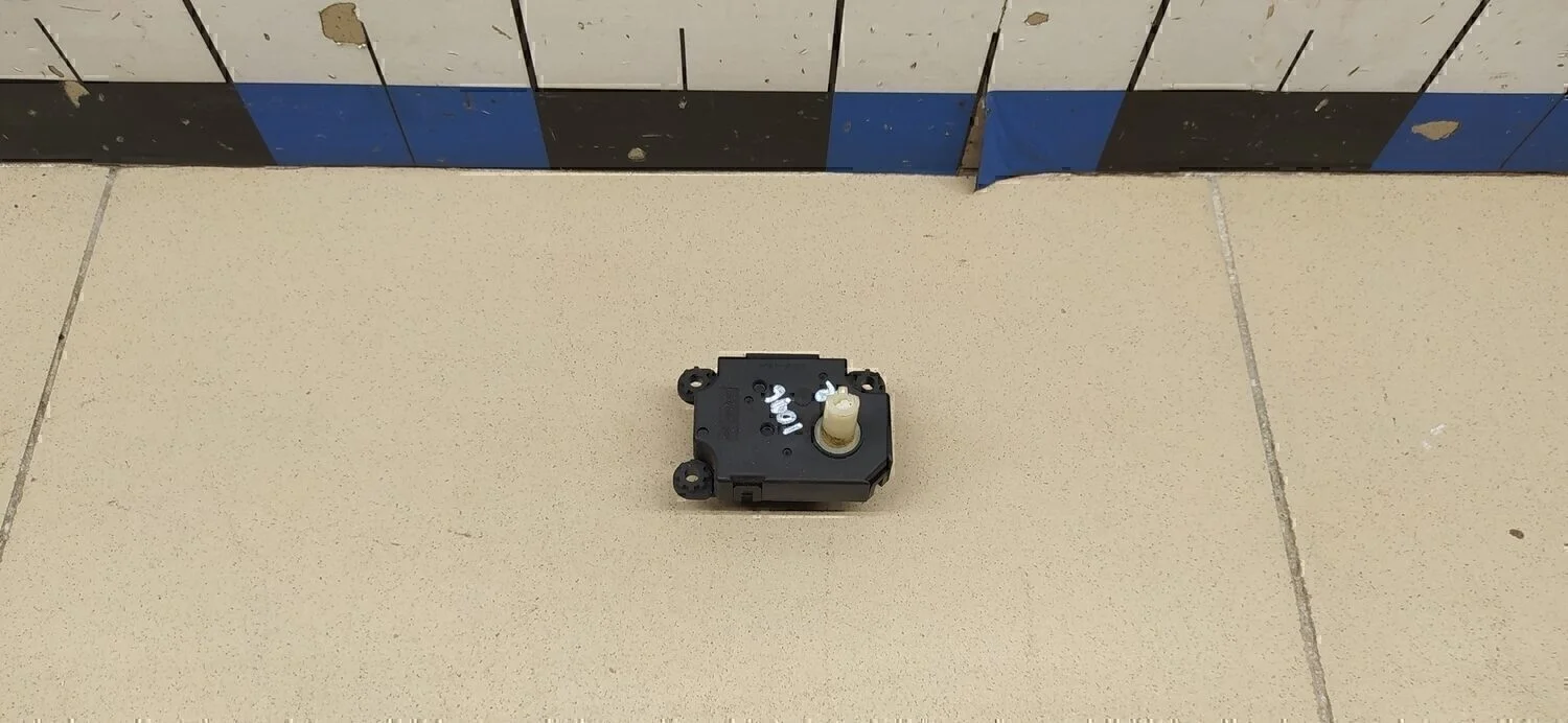 Моторчик заслонки отопителя RIO 2000-2004