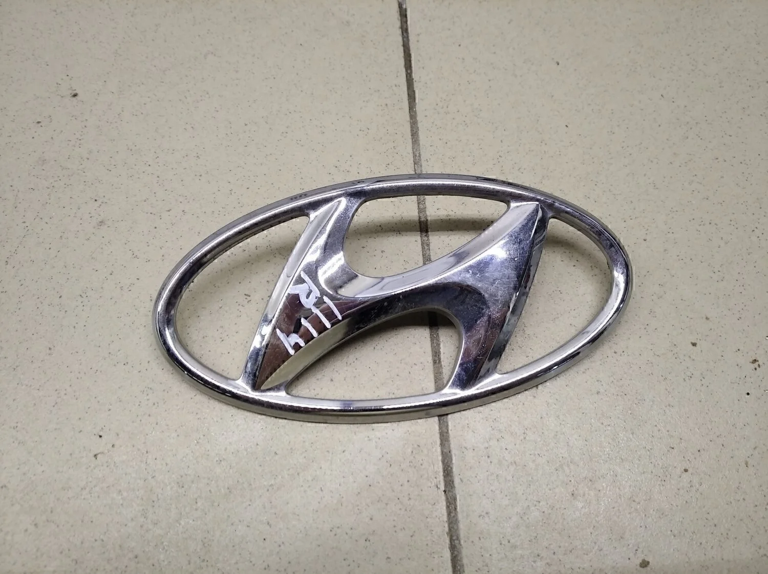 Эмблема на крышку багажника Solaris 2010-2017